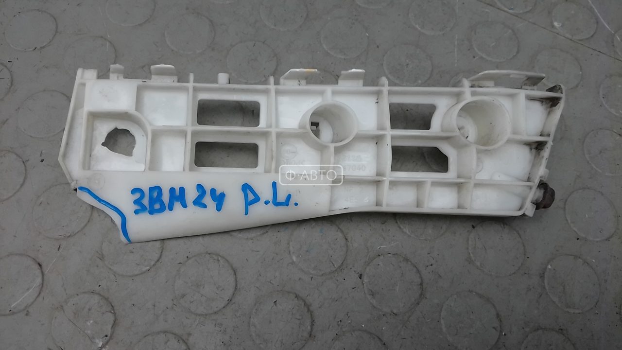 Крепление бампера переднее