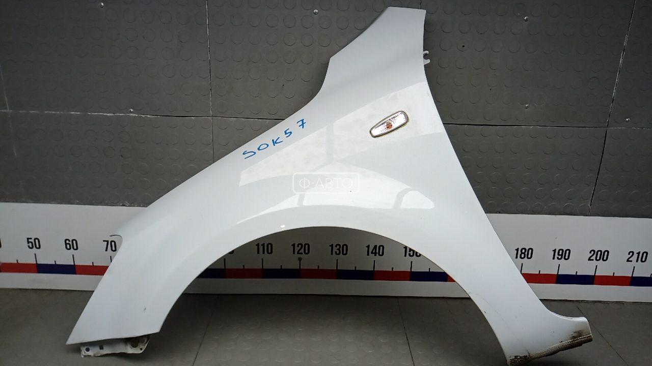 Крыло переднее левое