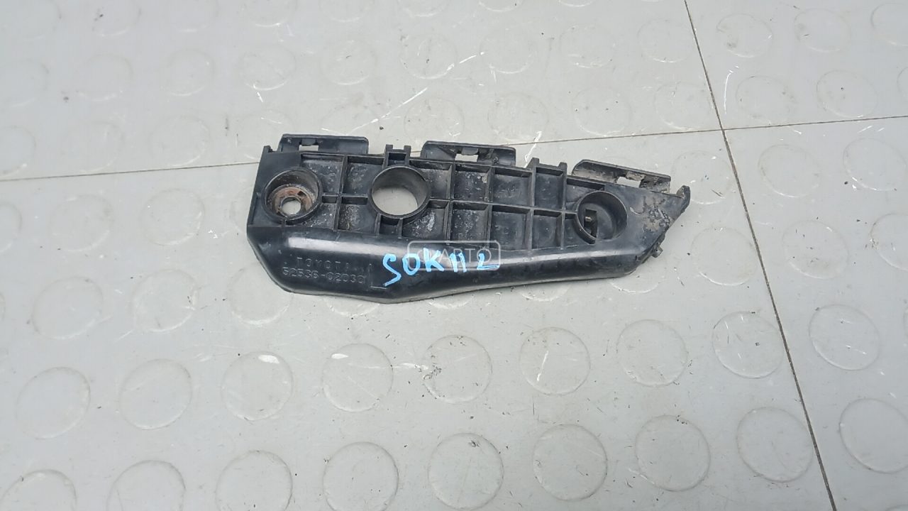 Крепление бампера переднее