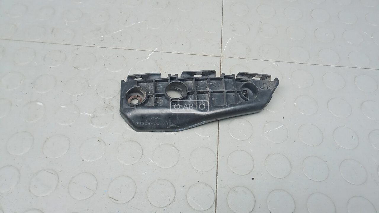 Крепление бампера переднее