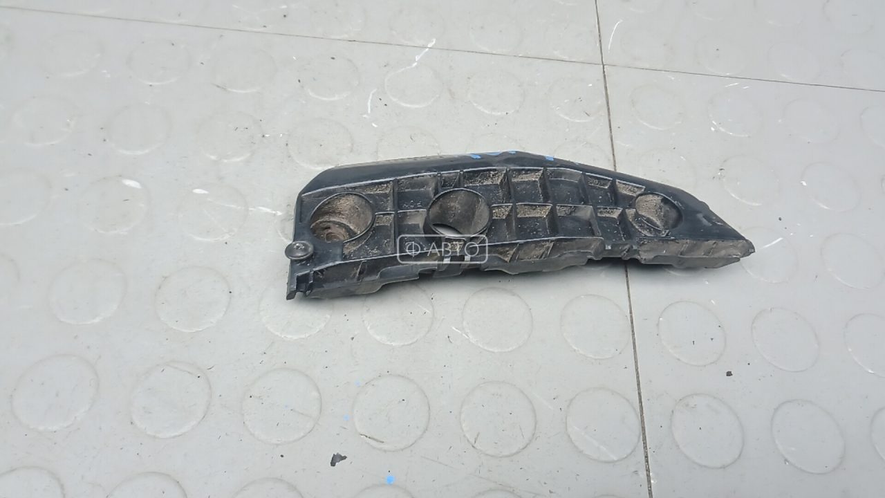 Крепление бампера переднее