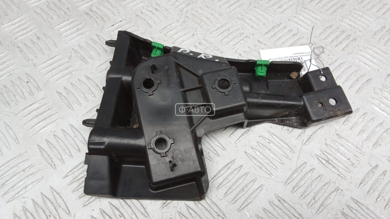 Крепление бампера переднее