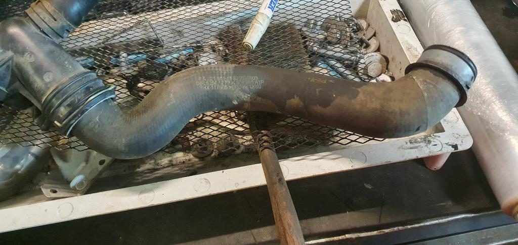 Патрубок системы охлаждения