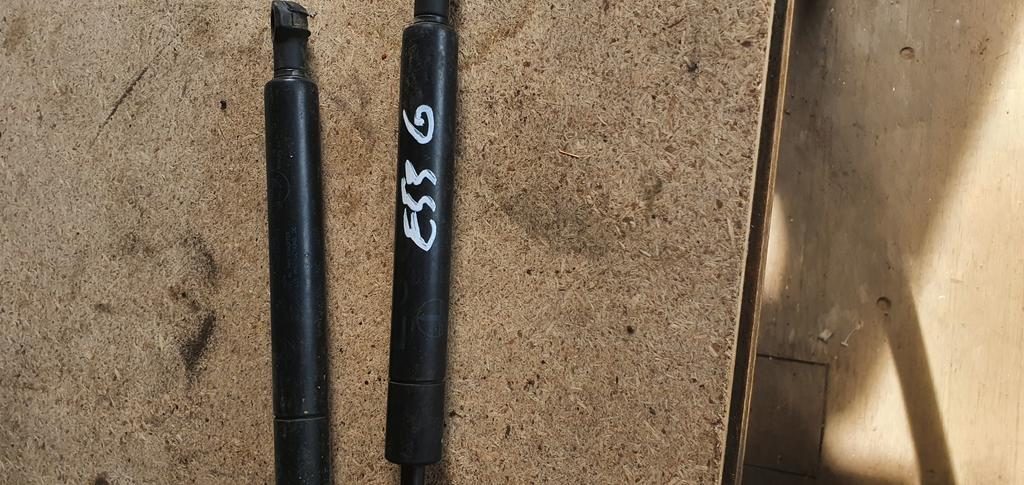 Амортизатор капота