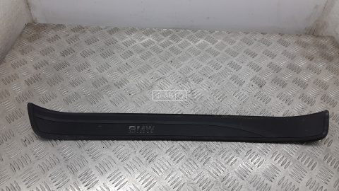 Накладка порога внутренняя левая