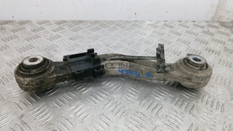 Рычаг передний нижний правый