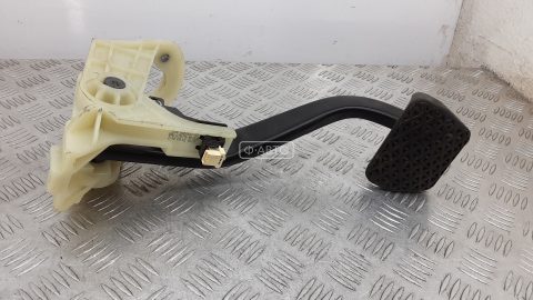 Педаль тормоза