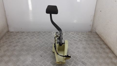 Педаль тормоза