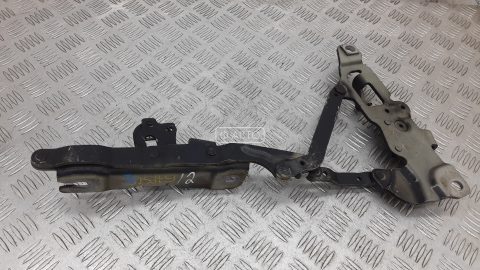 Петля капота