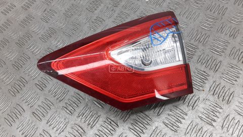 Фонарь правый крышки багажника