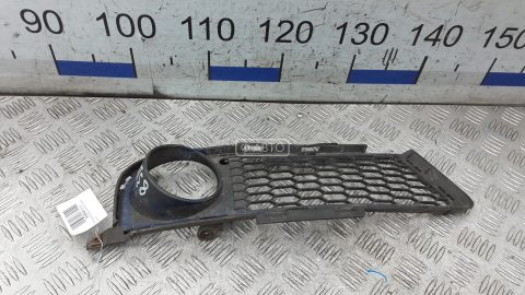 Решетка бампера передняя