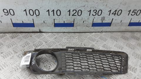 Решетка бампера передняя
