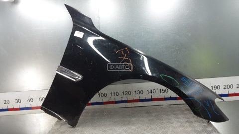 Крыло переднее правое