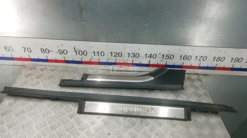 Накладка порога внутренняя левая