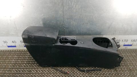 Подлокотник центральный