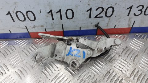 Петля капота