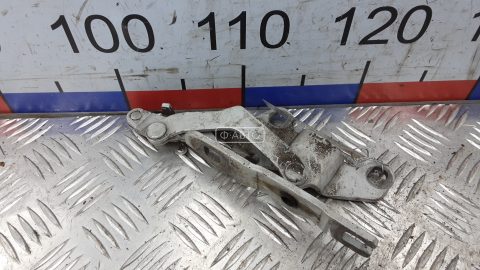 Петля капота