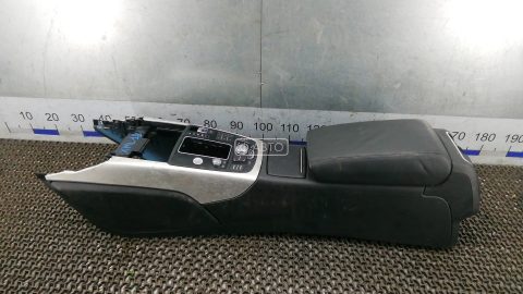 Подлокотник центральный