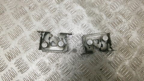 Замок капота