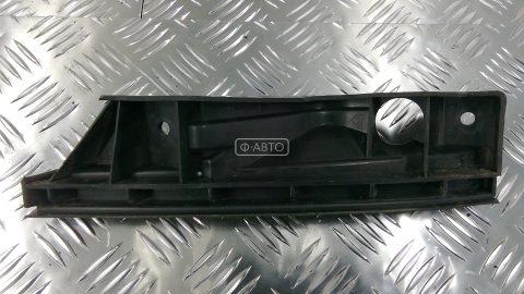 Крепление бампера переднее