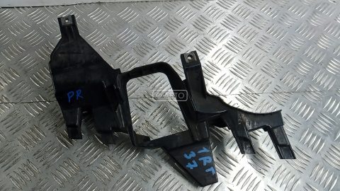 Крепление бампера переднее