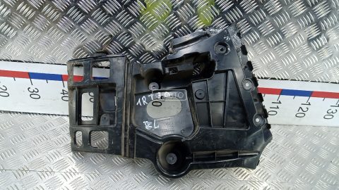 Крепление бампера заднее