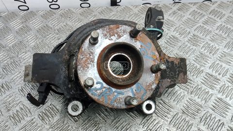 Ступица передняя левая