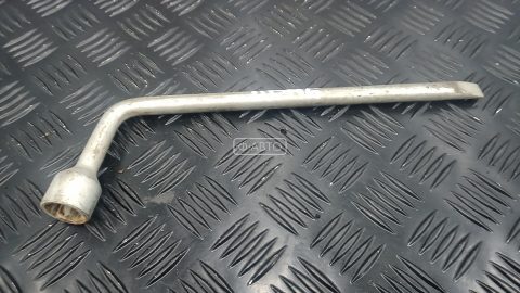 Ключ колесный