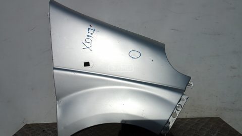 Крыло переднее правое