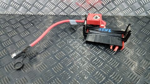 Клемма аккумулятора плюс