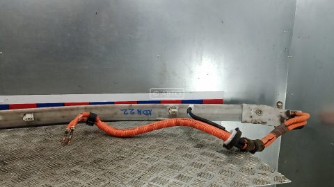 Клемма аккумулятора плюс