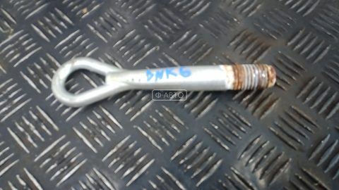 Крюк буксировочный