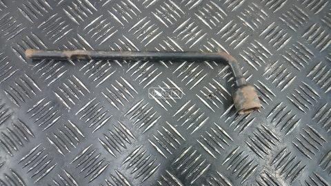 Ключ колесный