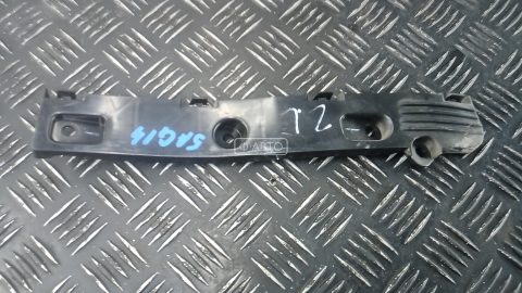 Крепление бампера заднее