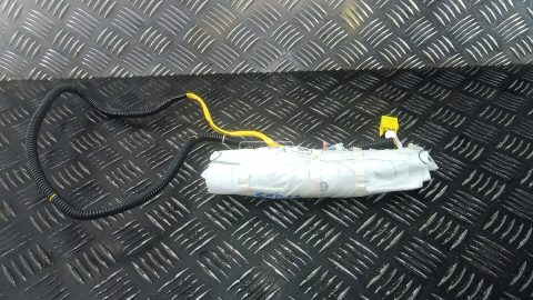 Подушка сидения водителя