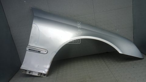 Крыло переднее правое