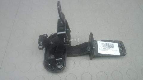 Петля крышки багажника