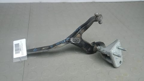 Петля крышки багажника