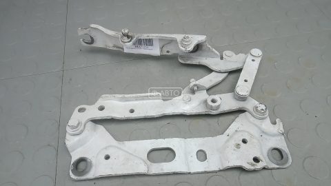 Петля капота