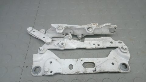 Петля капота