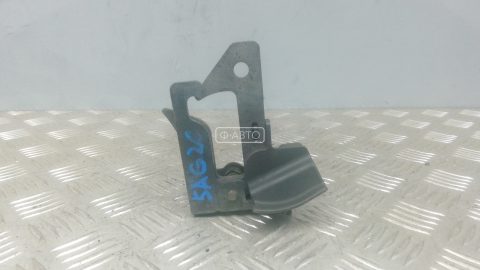 Замок капота