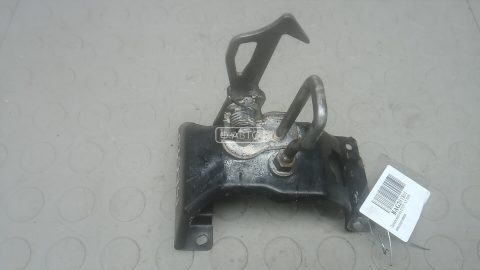 Замок капота