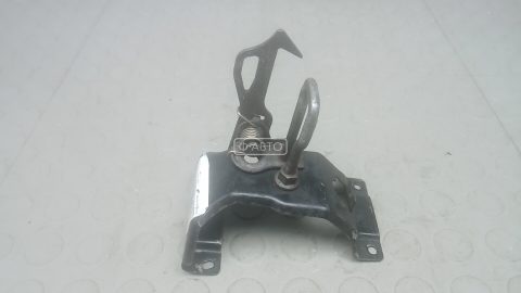 Замок капота