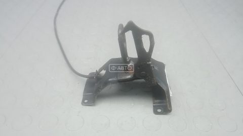 Замок капота