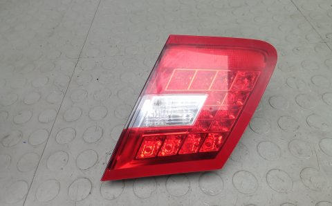 Фонарь правый крышки багажника
