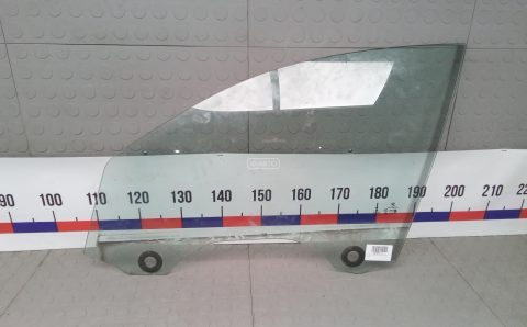 Стекло двери передней левой