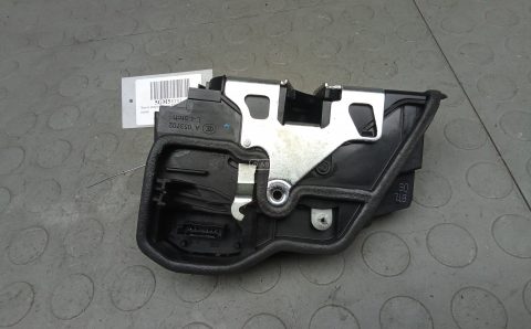 Замок двери передней левой