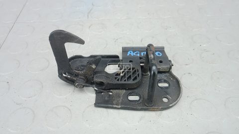 Замок капота