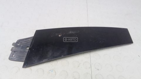 Обшивка стойки центральная правая