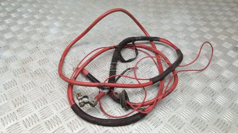 Клемма аккумулятора плюс